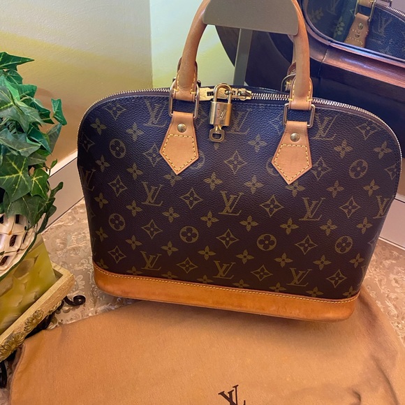 Louis Vuitton Alma Brown and Tan Hand Bag with Monogram Canvas - Picture 5 of 15